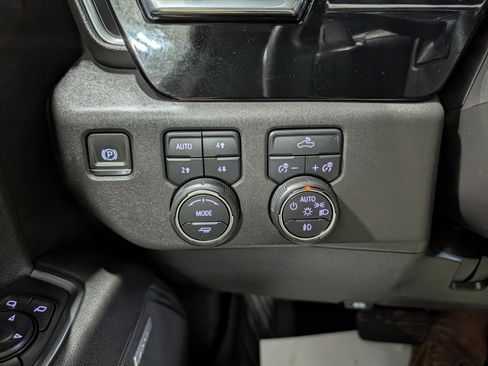 Used 2024 Chevrolet Silverado 1500 LT Trail Boss w/ Convenience Package II AWD/4WD image 23