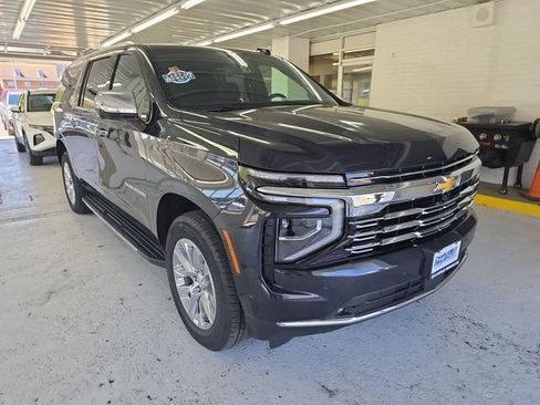Used 2025 Chevrolet Suburban Premier AWD/4WD image 7