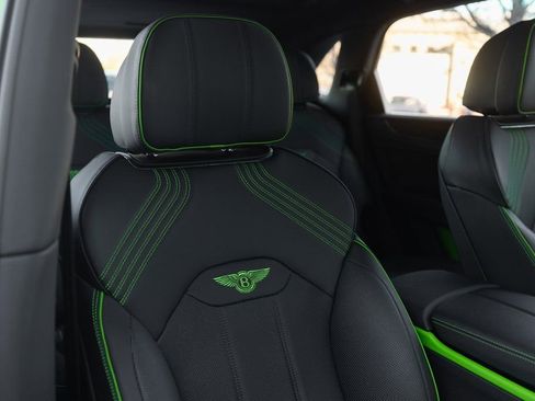 Used 2025 Bentley Bentayga image 33