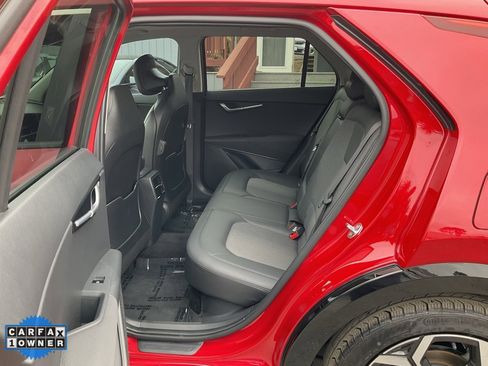 Used 2024 Kia Niro EX Touring image 7