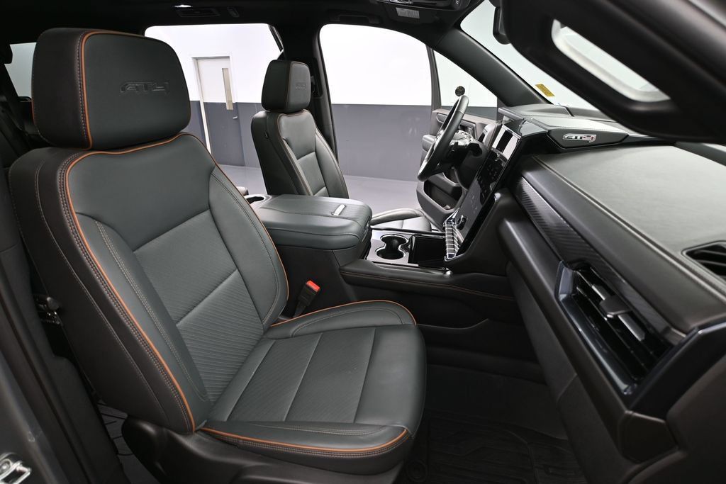 Used 2025 GMC Yukon AT4 AWD/4WD image 50