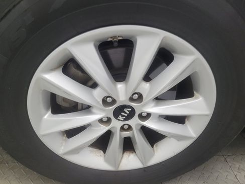 Used 2020 Kia Sorento LX FWD image 31