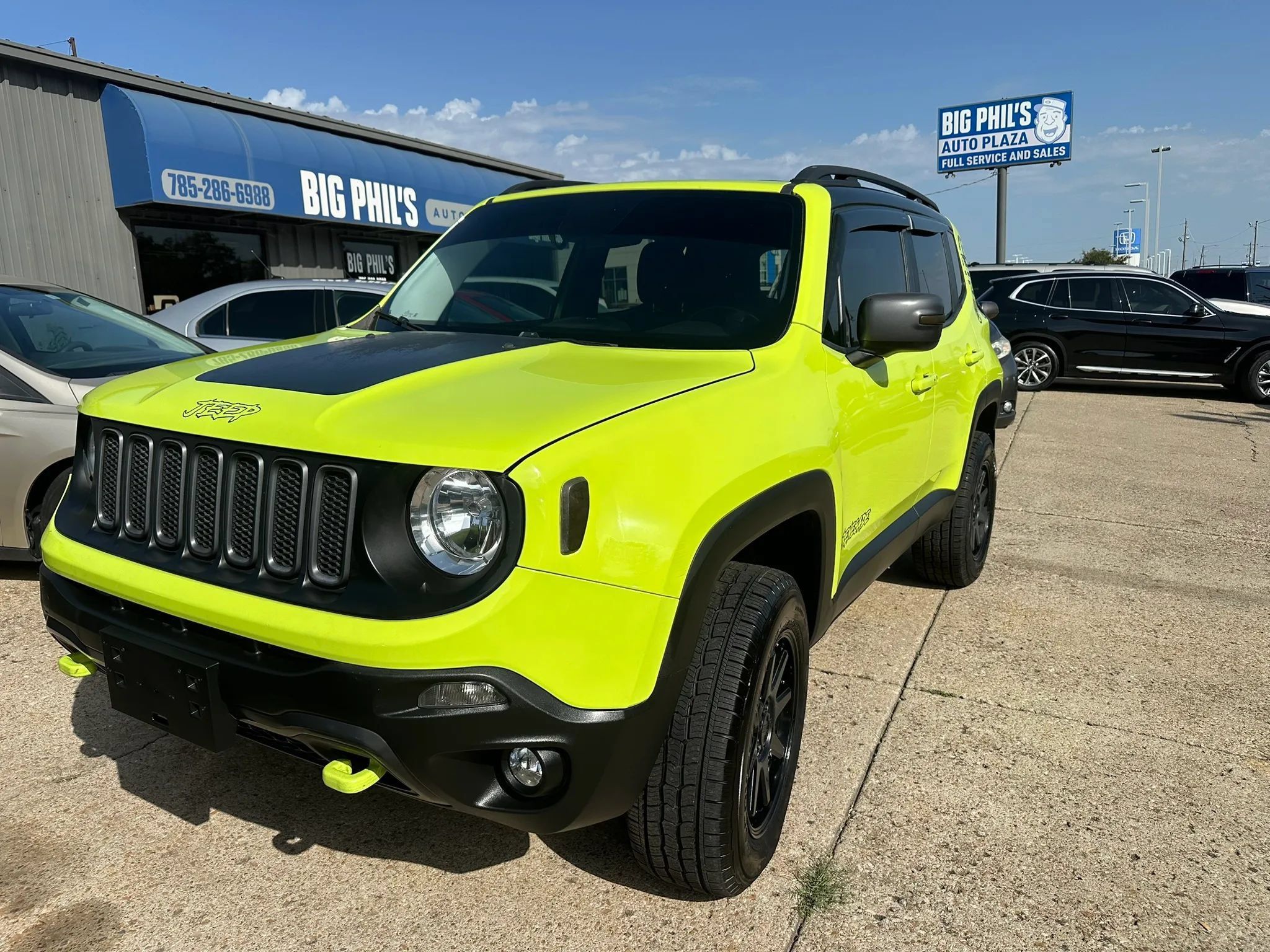 Used 2017 Jeep Renegade Trailhawk w/ Trailer Tow Group AWD/4WD image 1