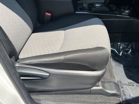 Used 2019 Toyota 4Runner SR5 AWD/4WD image 18