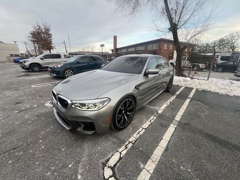 Used 2019 BMW M5 image 1