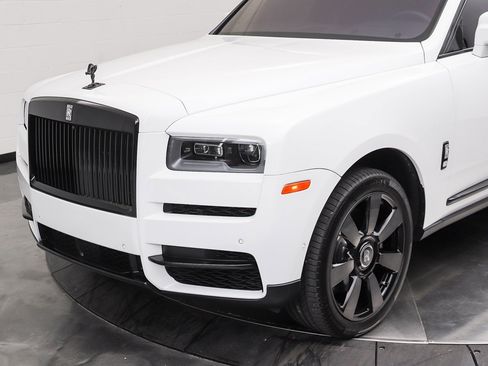 Used 2023 Rolls-Royce Cullinan AWD/4WD image 12