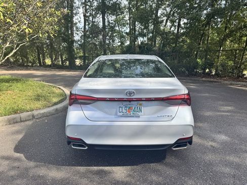 Used 2020 Toyota Avalon Limited image 5