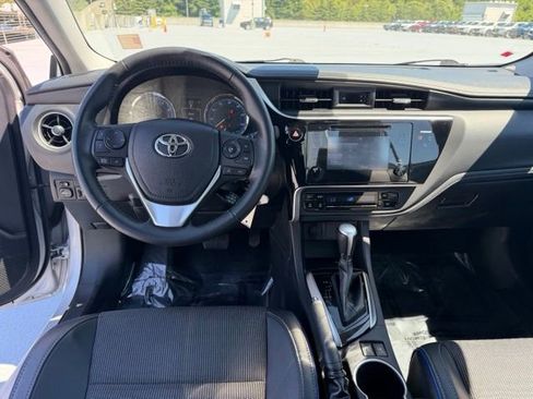 Used 2017 Toyota Corolla SE FWD image 11