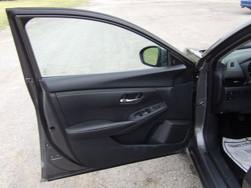Used 2025 Nissan Sentra SV FWD image 10