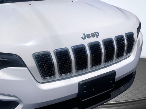 Used 2019 Jeep Cherokee Latitude w/ Popular Appearance Group AWD/4WD image 28