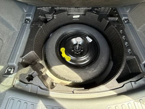 Used 2019 Land Rover Discovery Sport HSE image 24