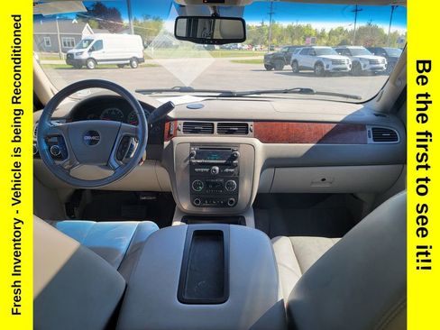 Used 2010 GMC Yukon SLT w/ SLT-2 Equipment Package AWD/4WD image 12