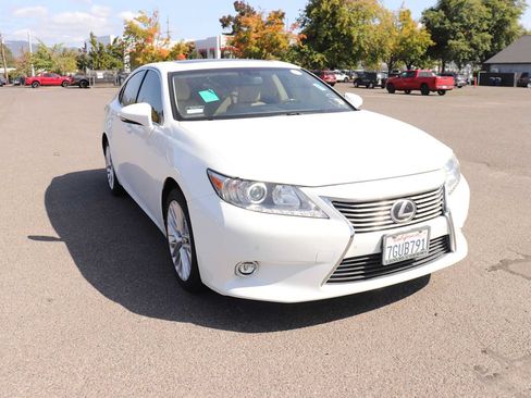 Used 2014 Lexus ES 350 w/ Luxury Package FWD image 3