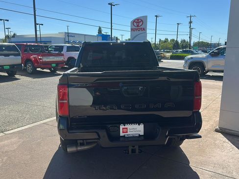 Certified 2024 Toyota Tacoma TRD Off-Road w/ TRD Off Road Upgrade Package AWD/4WD image 7