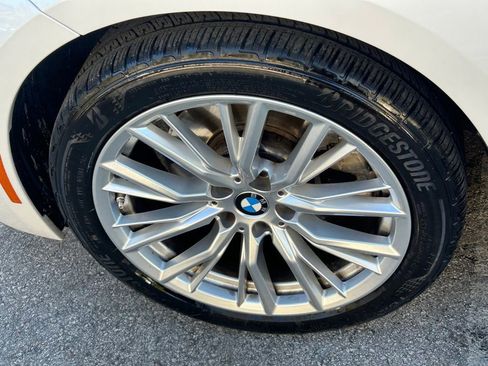 Used 2024 BMW 330i Sedan w/ Convenience Package image 15