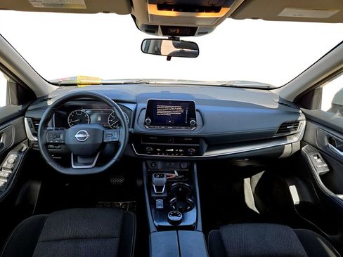 Used 2025 Nissan Rogue SV AWD/4WD image 13