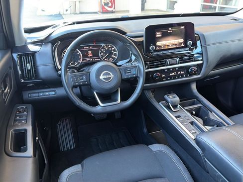 Used 2025 Nissan Pathfinder SV FWD image 19
