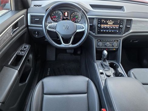Used 2020 Volkswagen Atlas Cross Sport SE w/ Panoramic Sunroof Package image 12