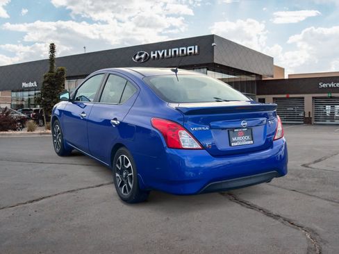Used 2015 Nissan Versa SL image 3