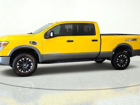 Used 2017 Nissan Titan PRO-4X w/ Pro-4x Convenience Package AWD/4WD image 3
