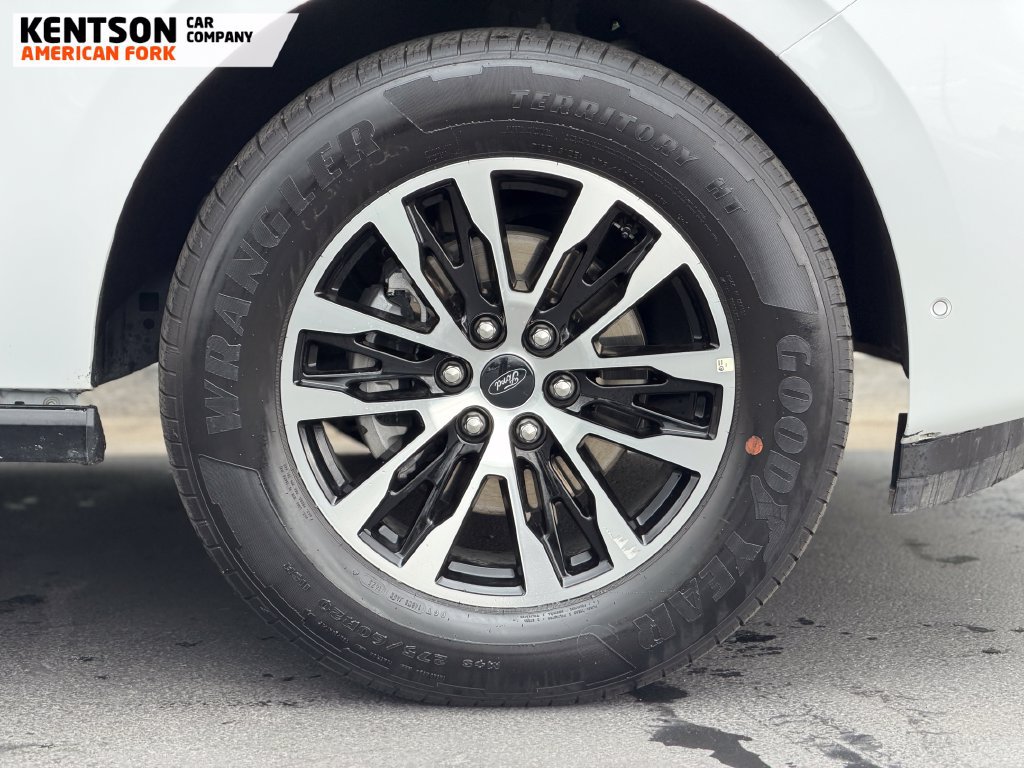 Used 2025 Ford Expedition Max Platinum AWD/4WD image 12
