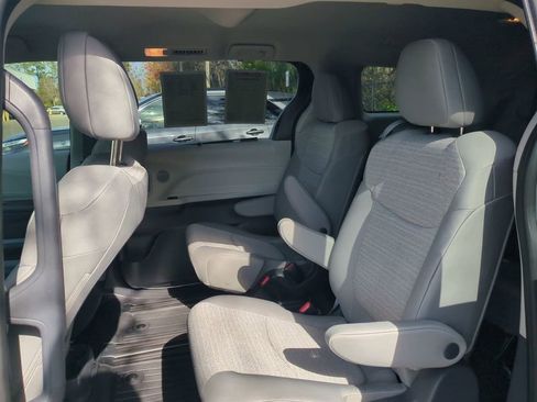 Used 2021 Toyota Sienna LE image 13