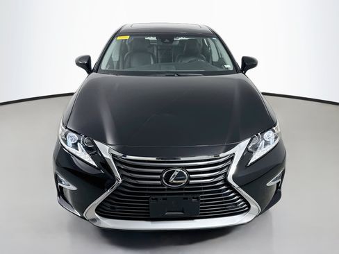 Used 2017 Lexus ES 350 w/ Luxury Package FWD image 2