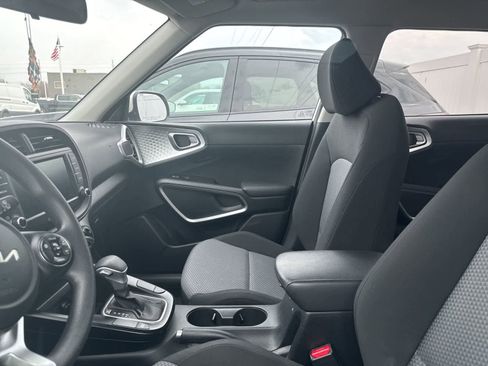Used 2022 Kia Soul LX image 29