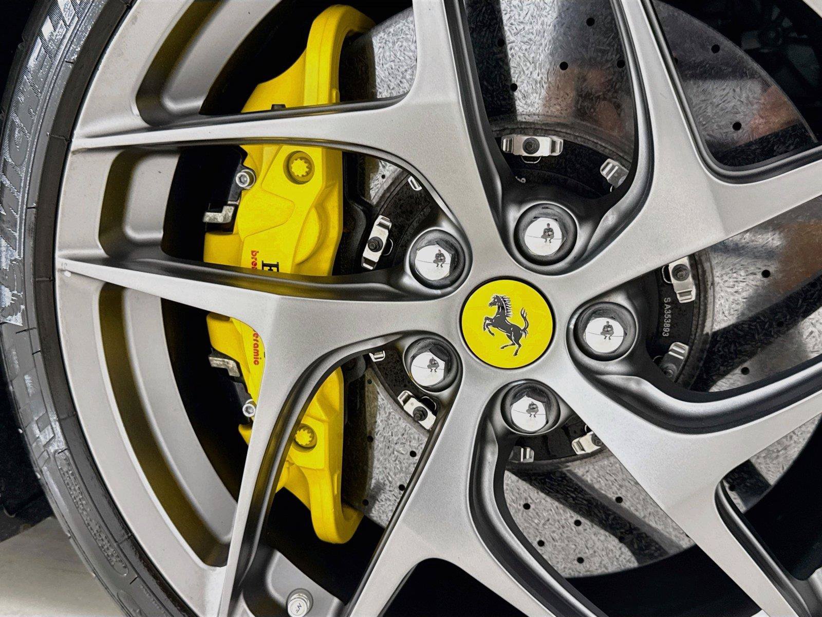 Used 2019 Ferrari 812 Superfast RWD image 38