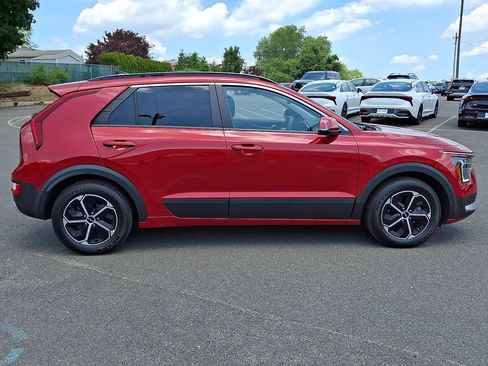 Certified 2023 Kia Niro EX FWD image 7
