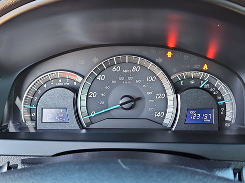 Used 2014 Toyota Camry SE image 18