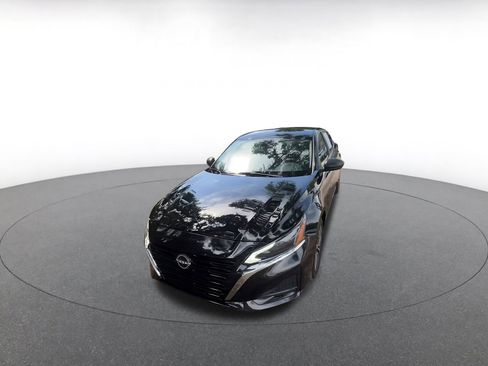 Used 2025 Nissan Altima 2.5 SV FWD image 9
