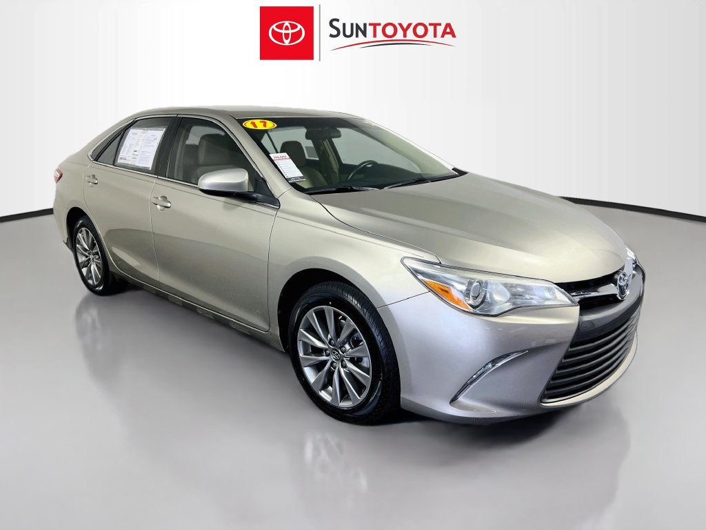 Used 2017 Toyota Camry XLE FWD image 1