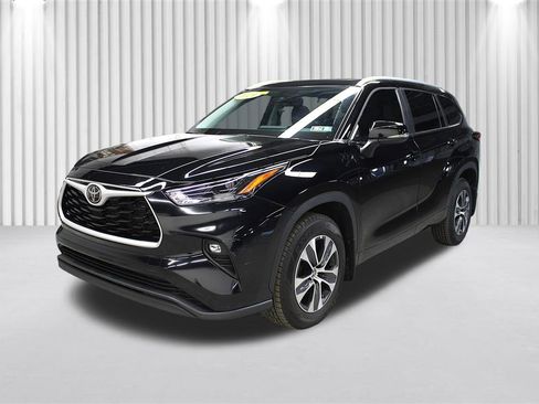 Used 2024 Toyota Highlander XLE AWD/4WD image 8