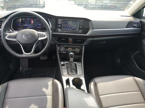 Used 2023 Volkswagen Jetta SE w/ Panoramic Sunroof Package FWD image 28