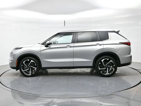 Used 2024 Mitsubishi Outlander SE image 4