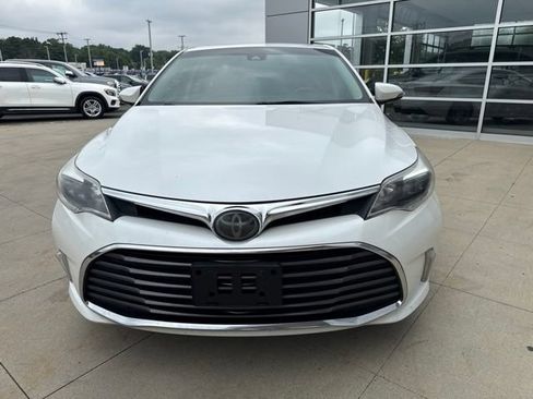Used 2016 Toyota Avalon Limited w/ Toyota Safety Sense Package FWD image 2
