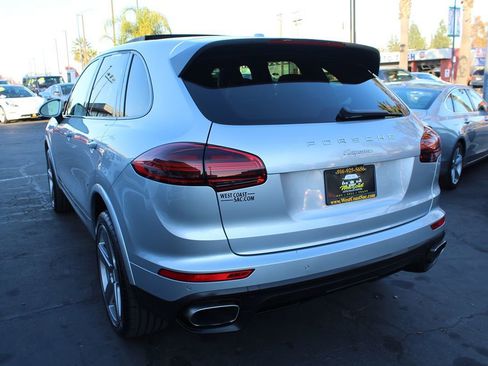 Used 2018 Porsche Cayenne Platinum Edition image 5