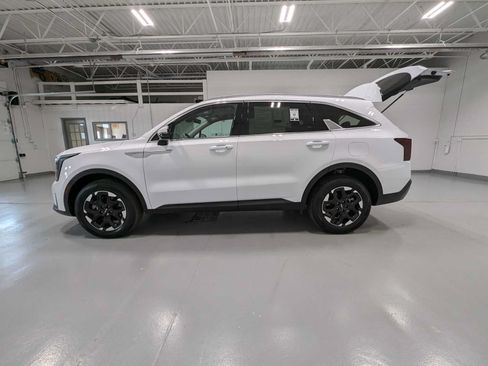 Certified 2025 Kia Sorento S AWD/4WD image 12