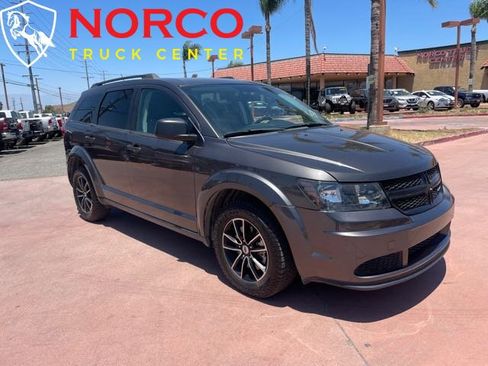 Used 2018 Dodge Journey SE w/ Popular Equipment Group image 2