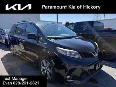 Used 2018 Toyota Sienna SE