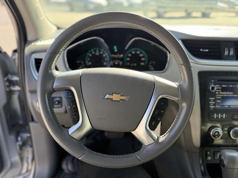 Used 2017 Chevrolet Traverse LT w/ Style and Technology Package image 10