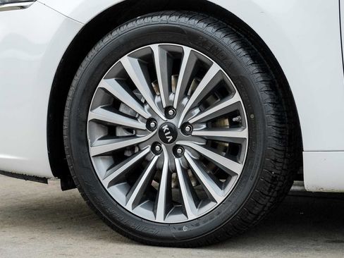 Used 2019 Kia Cadenza Premium image 57