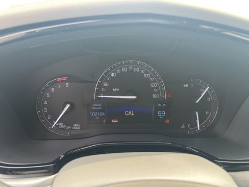 Used 2017 Cadillac XT5 Luxury w/ Driver Awareness Package AWD/4WD image 38