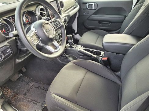 Used 2023 Jeep Gladiator Overland image 15