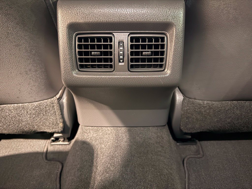 Used 2019 Toyota Camry XLE FWD image 35
