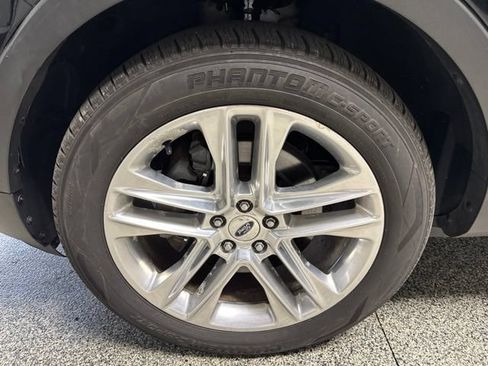 Used 2016 Ford Explorer XLT w/ Equipment Group 202A AWD/4WD image 3