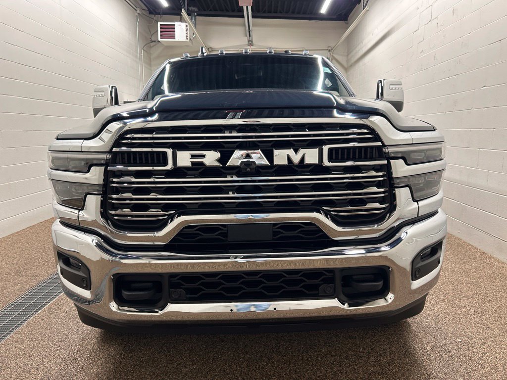 Used 2025 RAM 3500 Limited AWD/4WD image 7
