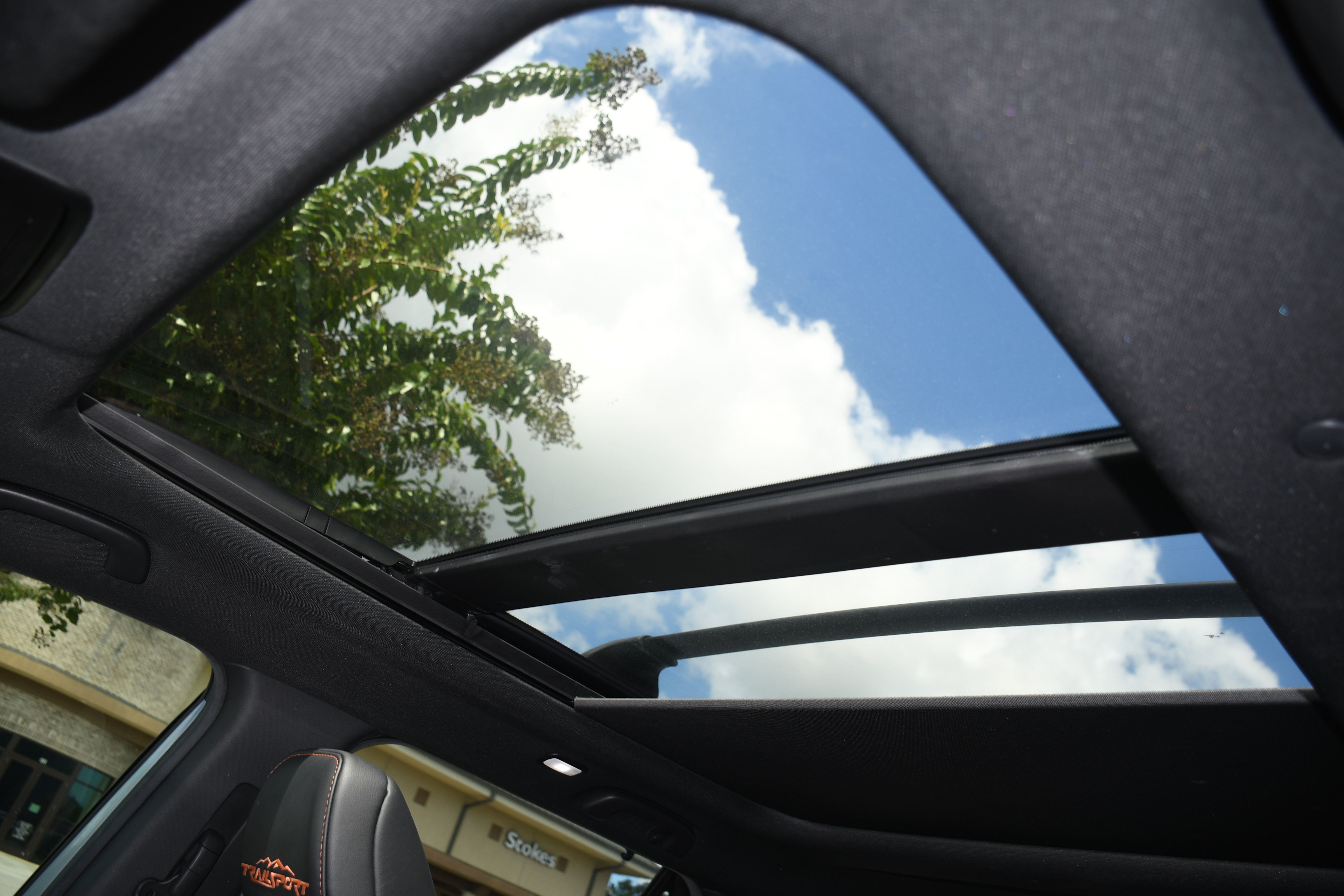 Used 2025 Honda Pilot TrailSport image 8