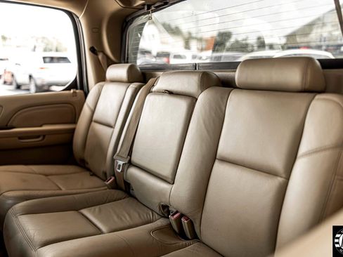 Used 2010 Cadillac Escalade EXT Luxury image 29